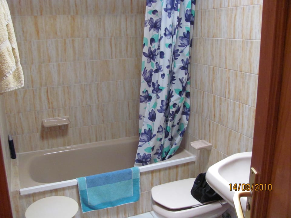 Bad - wie in den 70ern, aber sauber Hotel Punta Negra