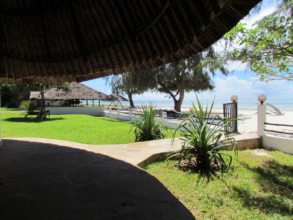 Blick von der Terrasse Hotel Karibuni Rafiki Beach Resort