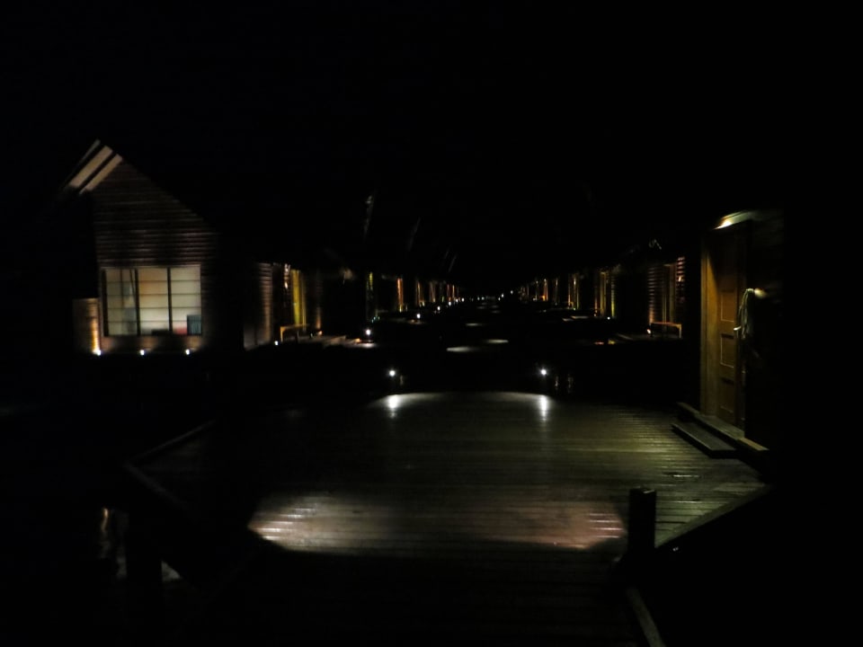 Die WaterVillas in der Dunkelheit Adaaran Select Hudhuran Fushi - Premium All Inclusive