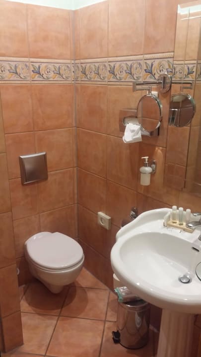 Toilette & Waschtisch Werners Hotel