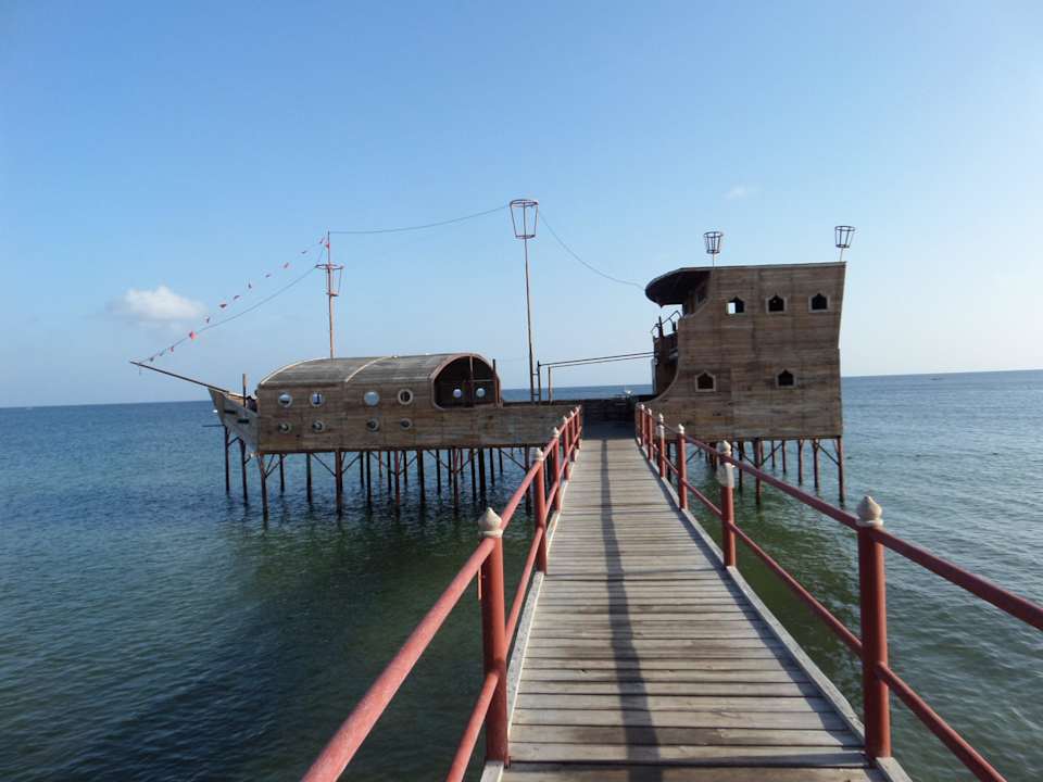 Abgefraktes Piratenschiff Alassio Hotel and Thalasso