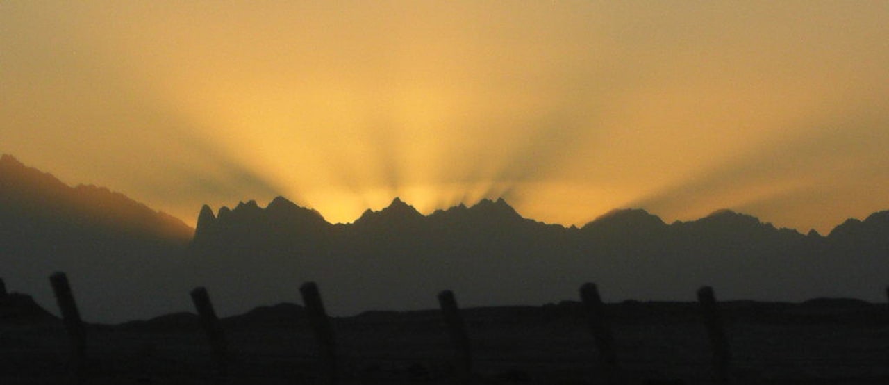 Sonnenuntergang hinter der Hotelanlage Pickalbatros Alf Leila Wa Leila Resort - Neverland Hurghada