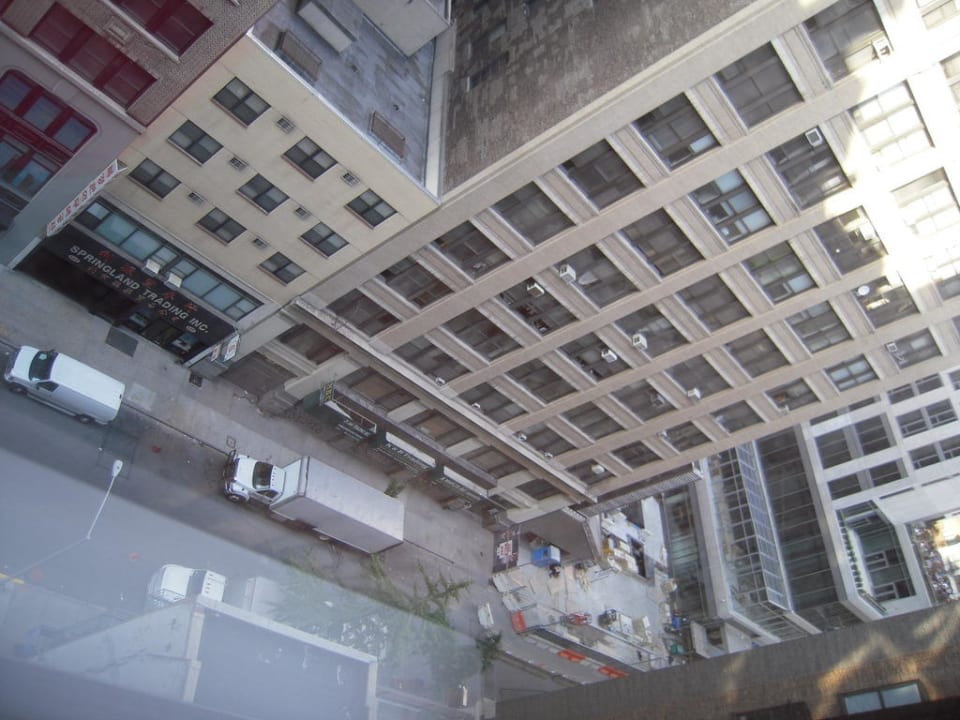 Blick aus 14. Stock nach rechts unten. DoubleTree Hotel by Hilton New York City - Chelsea
