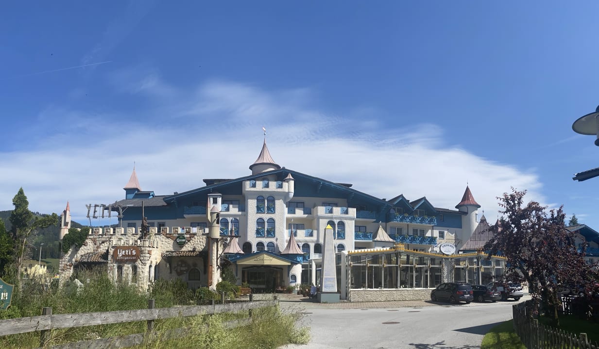 Außenansicht Schlosshotel Lacknerhof