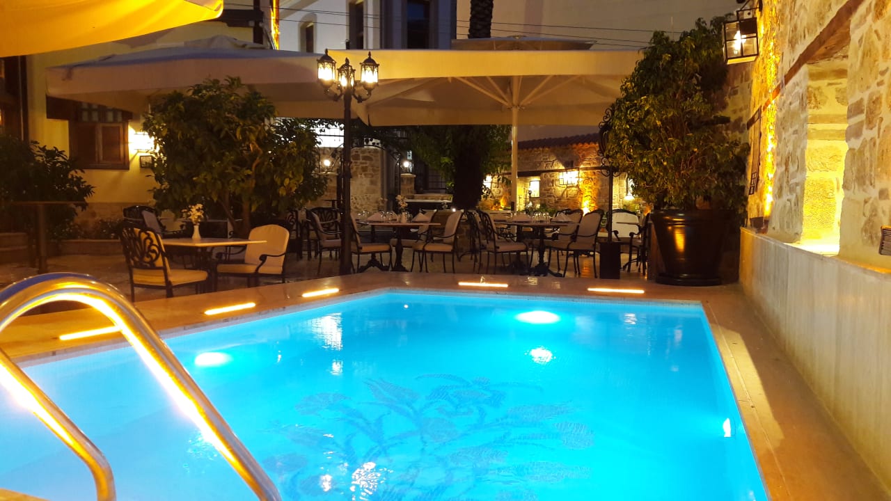 Pool Hotel 1207
