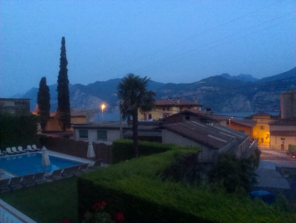 Blick vom Balkon um fünf uhr früh  Diana