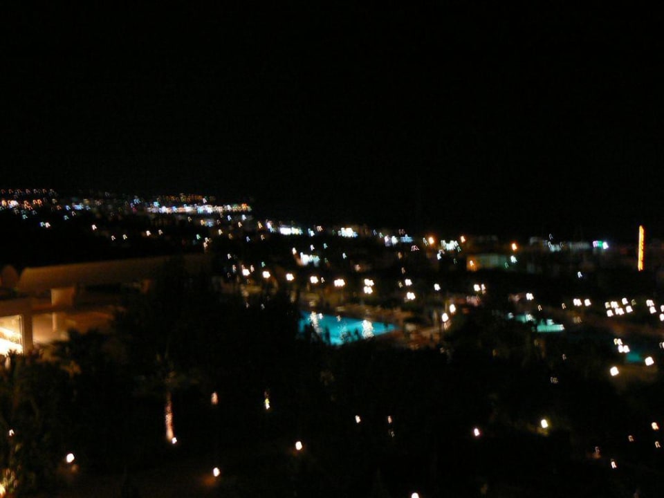 Blick vom Balkon bei Nacht Royal & Imperial Belvedere Resort