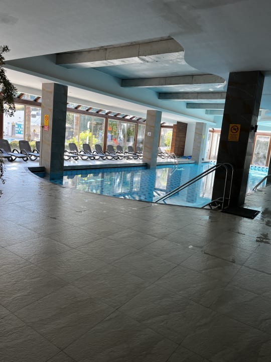 Pool Port Side Resort Hotel