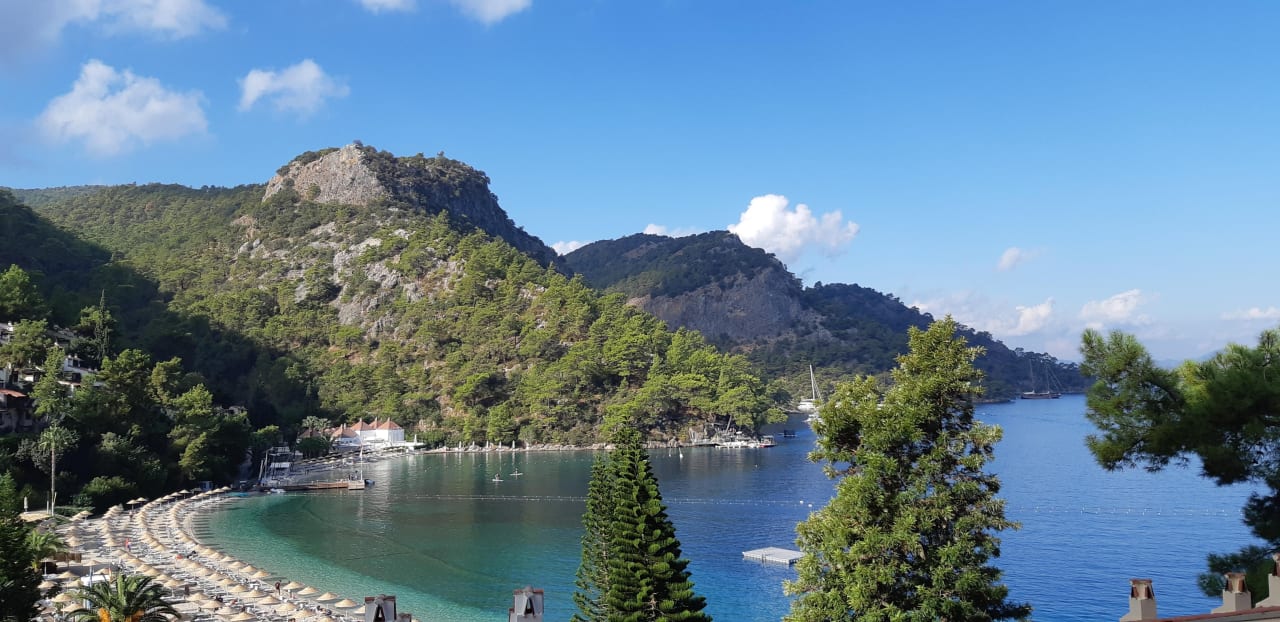 Strand Hillside Beach Club