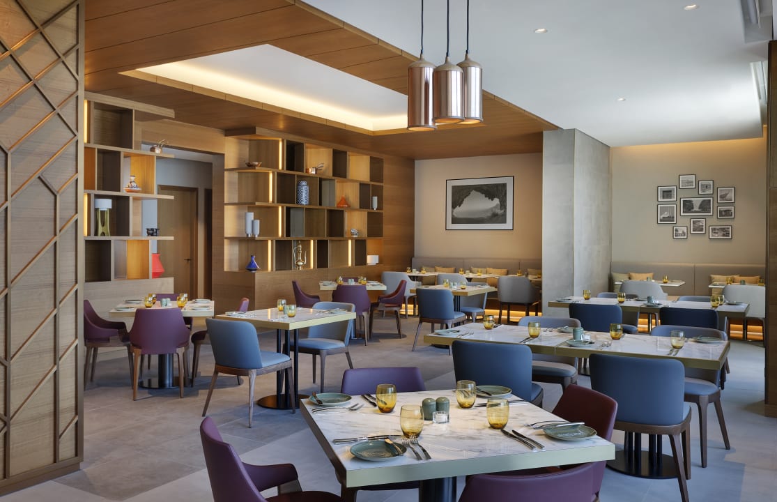 Gastro DoubleTree by Hilton Sharjah Waterfront Hotel & Residences