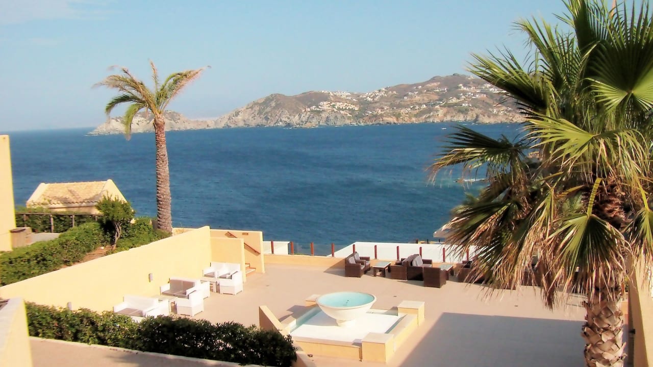 Sitzplätze im Außenbereich der Lobby Seaside A Lifestyle Resort