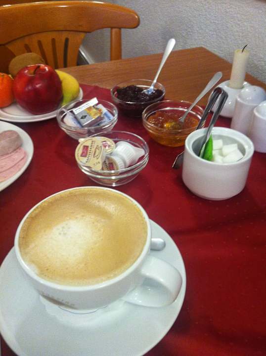 Cappuccino zum Frühstück Hotel am Schloss