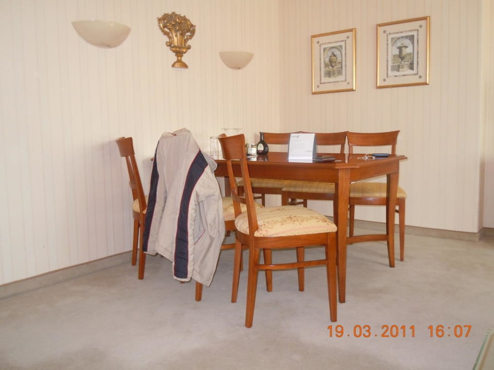 Esstisch in der Suite Le Méridien Grand Hotel Nürnberg