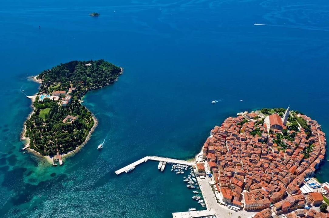 Die Henry Village Island direkt vor Rovinj Hotel Henry Village Island