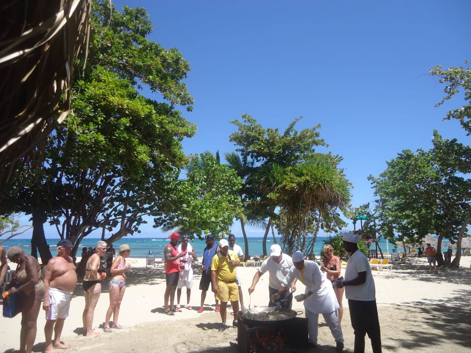 Show-Cooking am Strand Iberostar Waves Costa Dorada