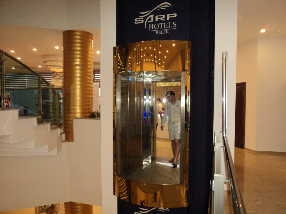 Der Lift kommt an Maya World Park Hotel