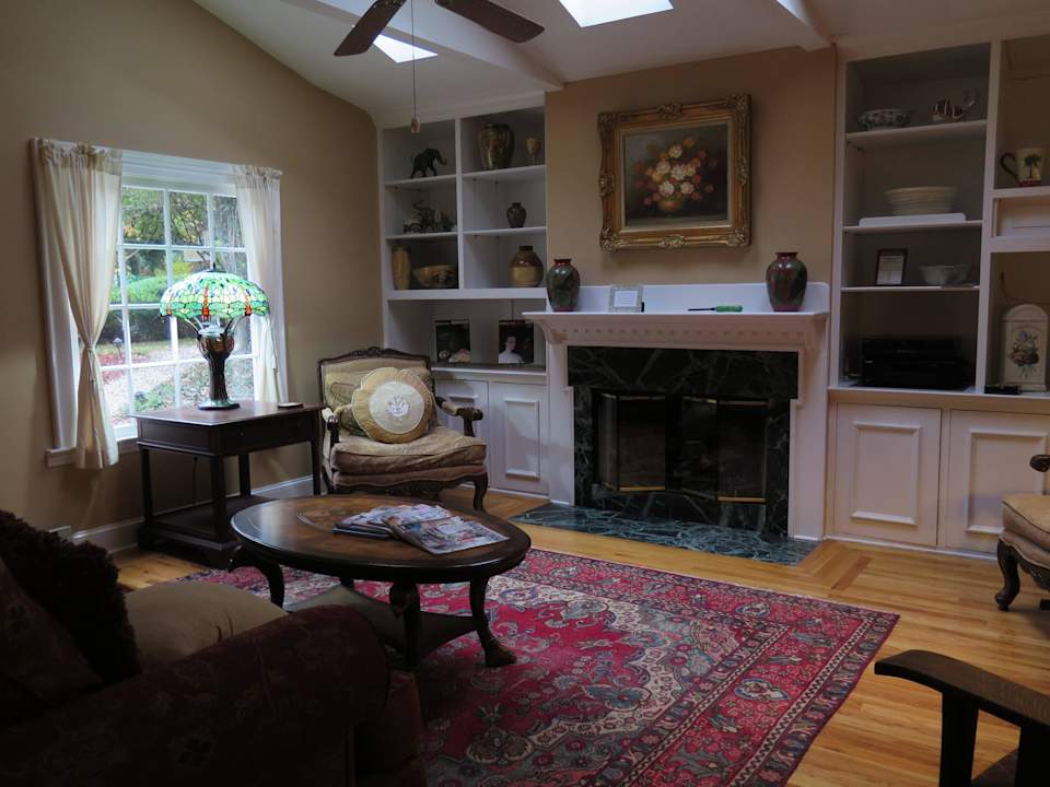 Common Room im Carriage House Cedar Crest Inn