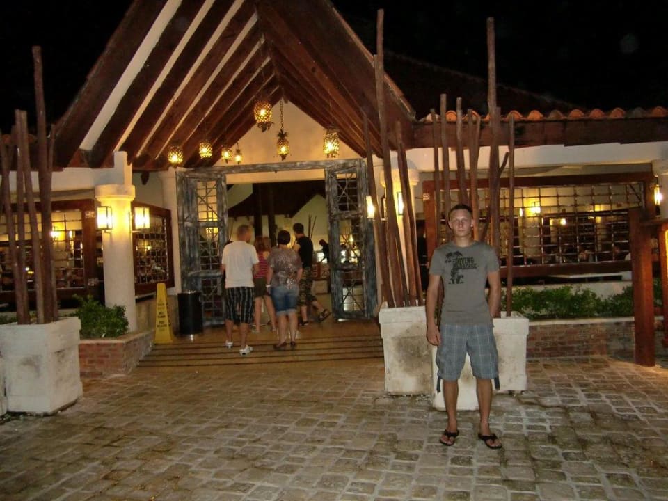 Buffetrestaurant nach der Rezeption Villas Bavaro Resort & Spa