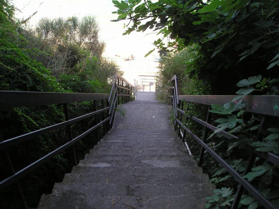 Treppe zum Strand Santa Lucia e Le Sabbie d'Oro