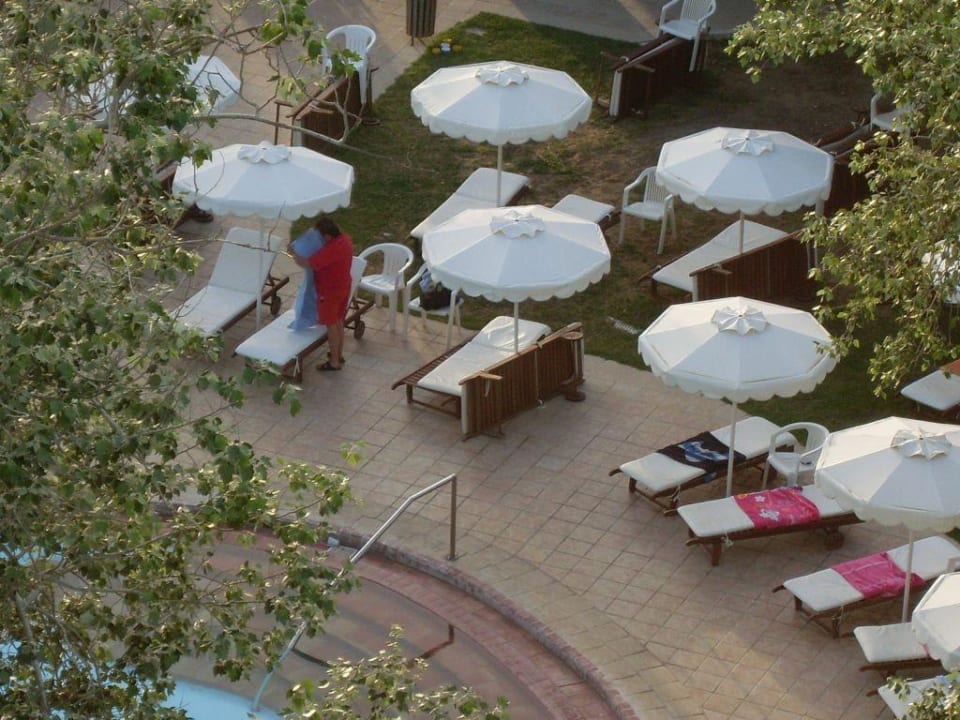 06:30 Uhr Liegen-Reservierer Hotel Calypso Beach