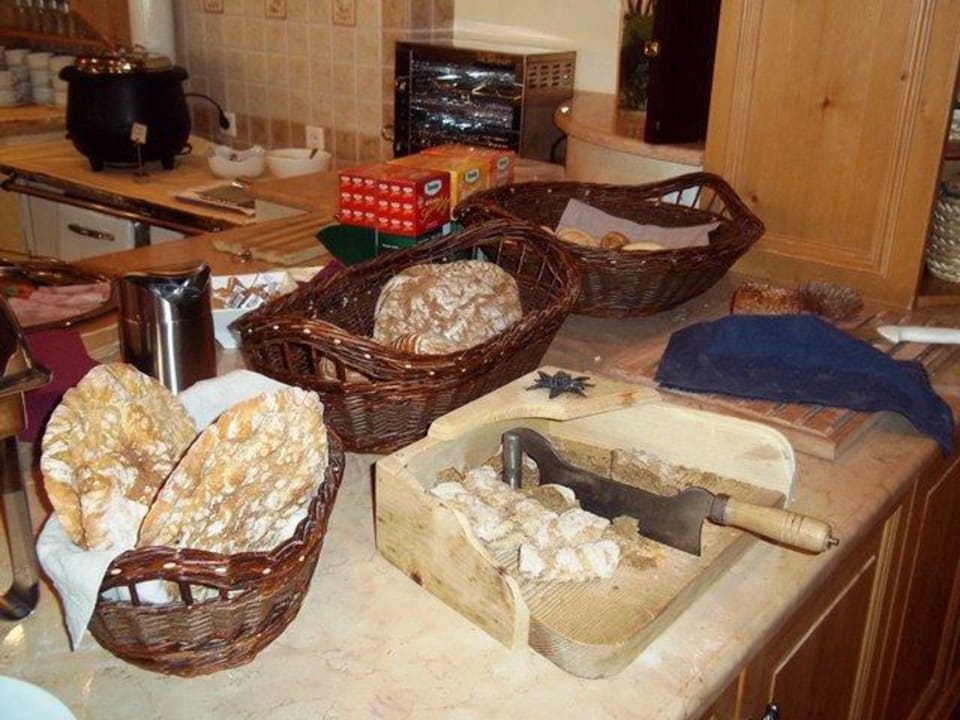 Vitaler Mittagstisch - diverse Brotsorten Alphotel Tyrol