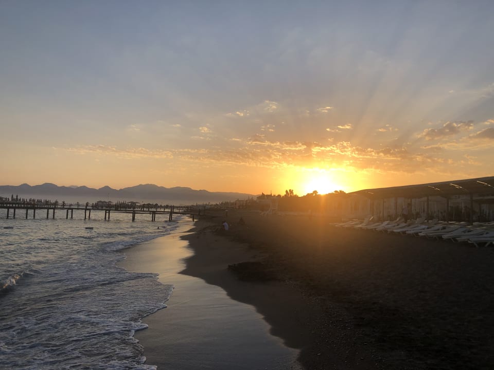 Strand Saturn Palace Resort Hotel