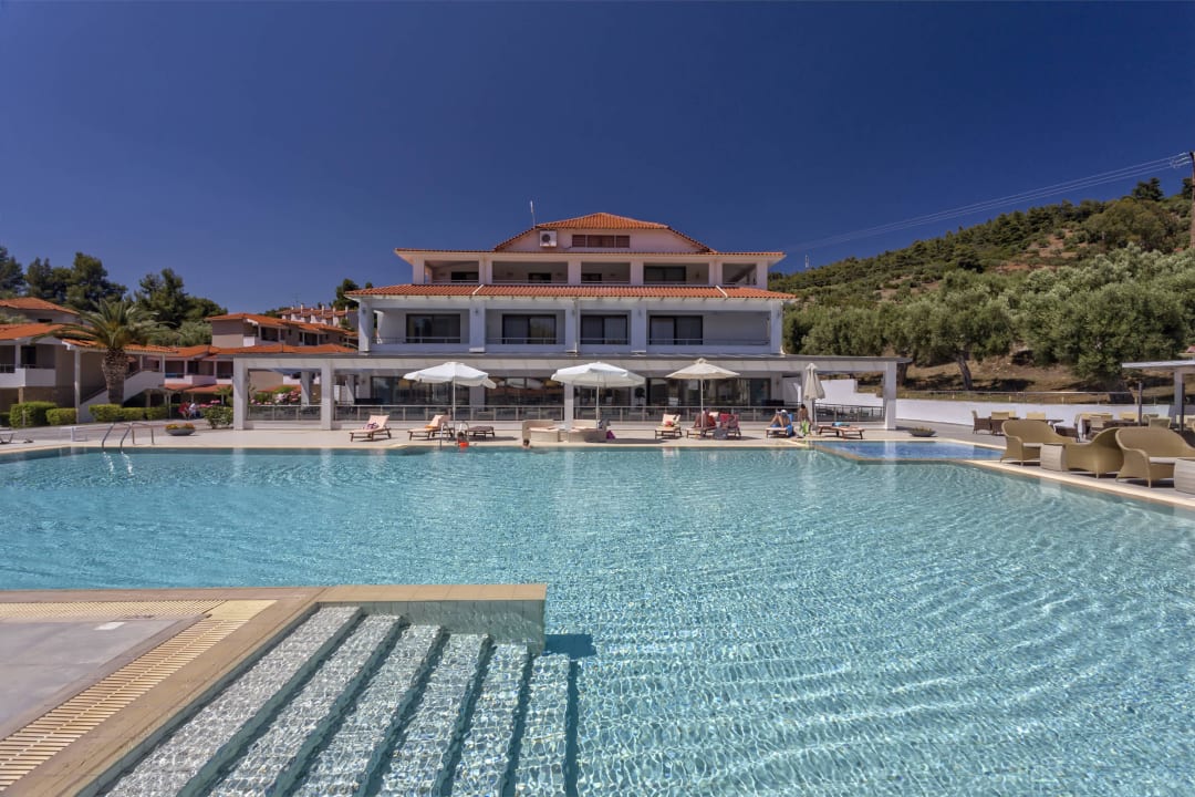 By day! Hotel Lagomandra Beach