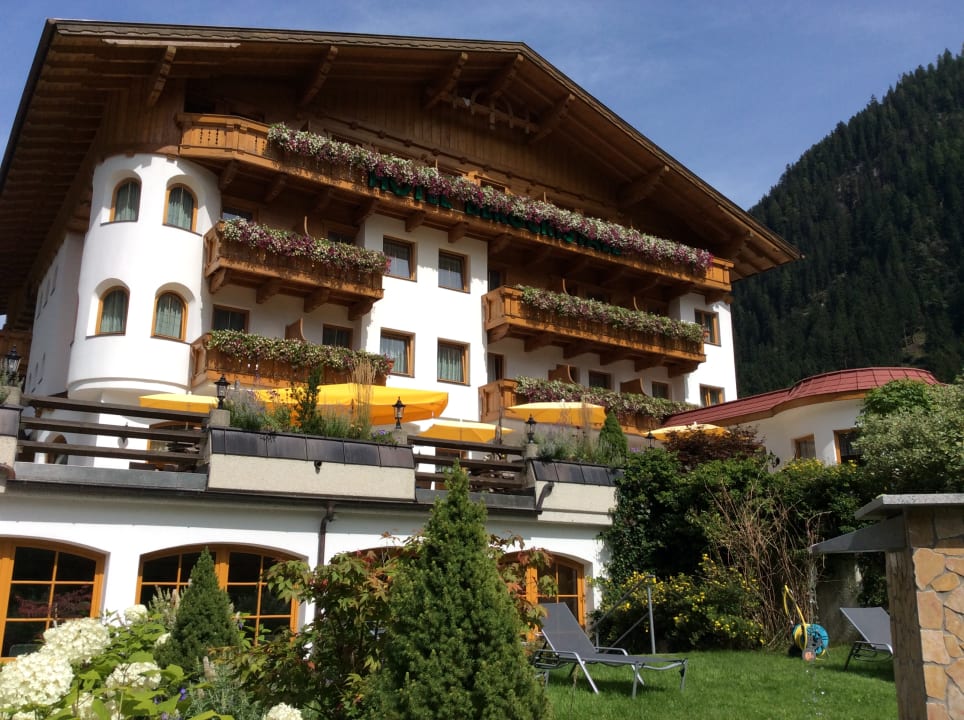 Außenansicht Hotel Bergcristall