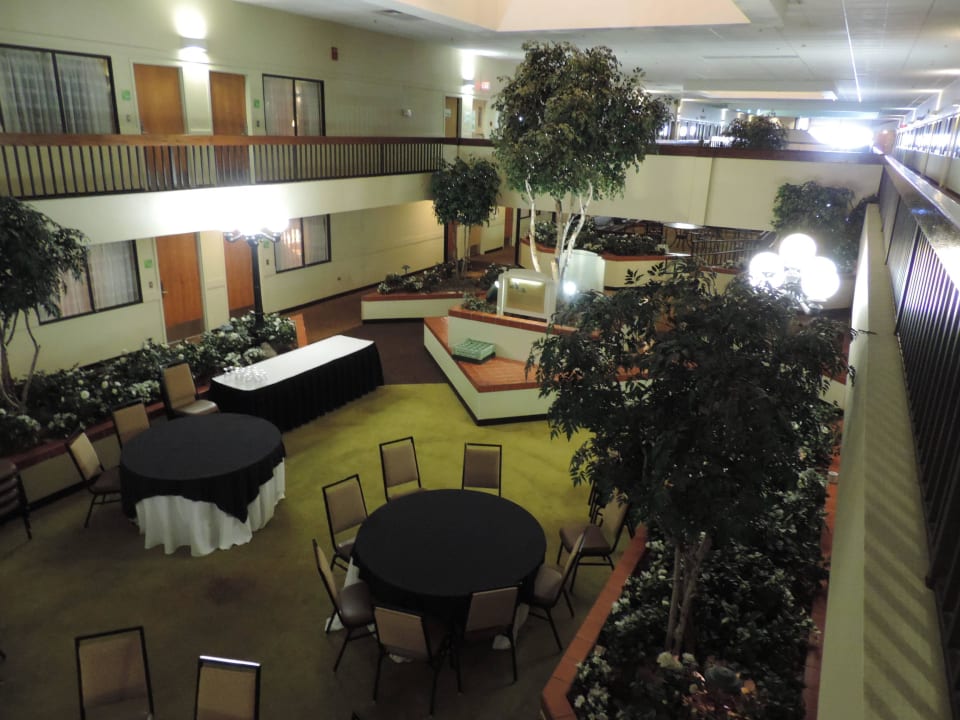 Zugang zu den Zimmern und Ausblick von den Zimmer  Arcadian Hotel