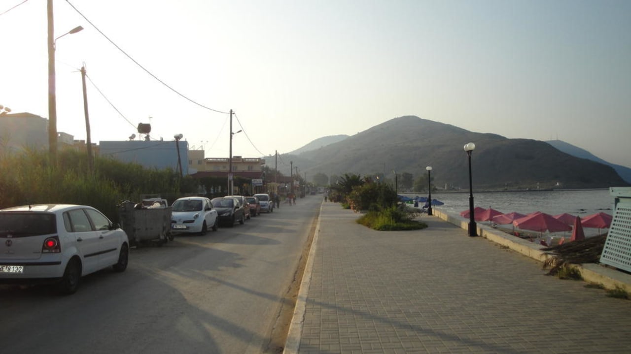 Weg zw. Hotel und Restaurant Hotel Corissia Princess