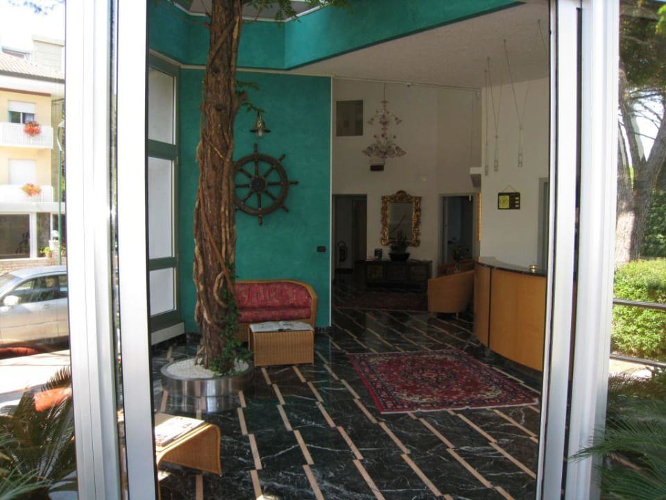 Hoteleingang/Lobby Hotel Carlton