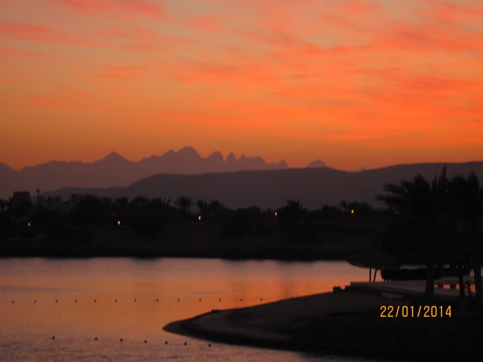 Sonnenuntergang von unserem Zimmer aus Mövenpick Resort & Spa El Gouna