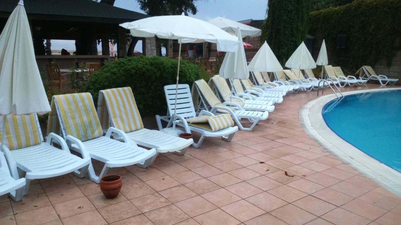 Bałagan z leżakami Armas Gül Beach