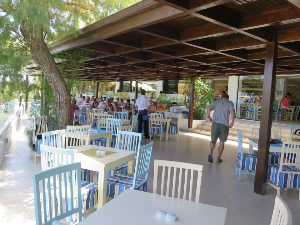 Das Hauptrestaurant für den Mittag TUI BLUE Oceanis Beach and Spa Resort