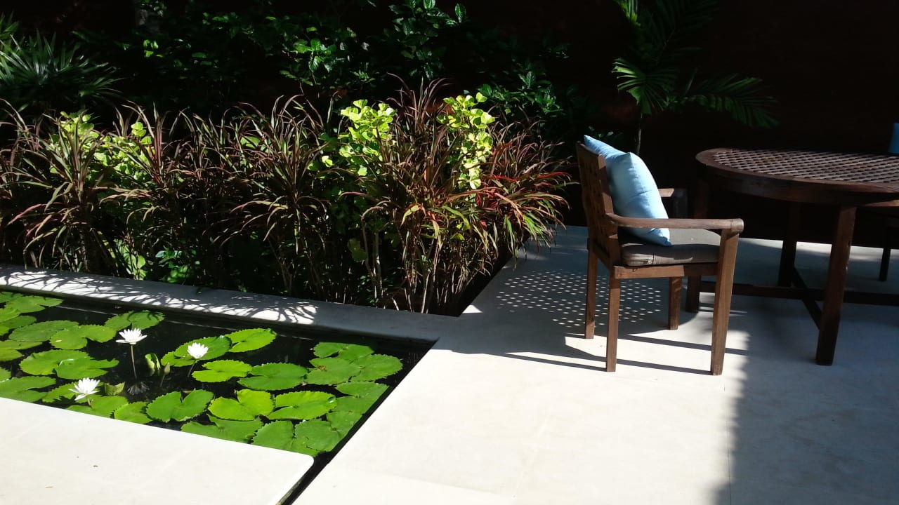 Bequemer Sitzplatz im Grünen Sheraton Hua Hin Pranburi Villas