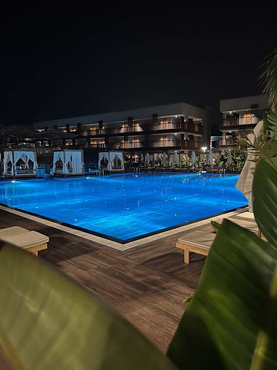 Pool Jacaranda Luxury Resort