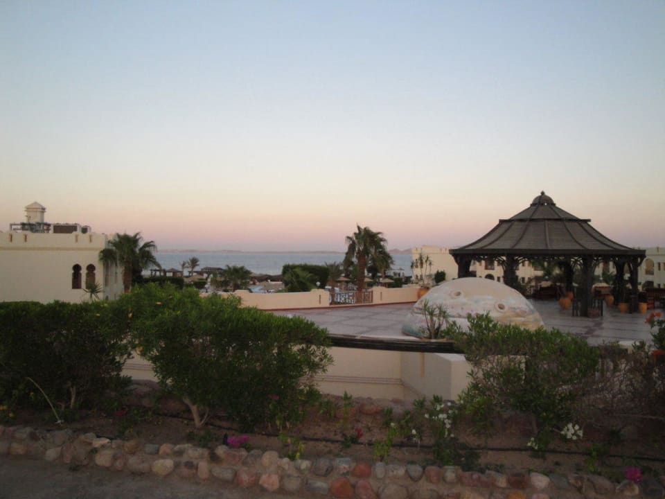 Abendstimmung in der Anlage Charmillion Club Resort