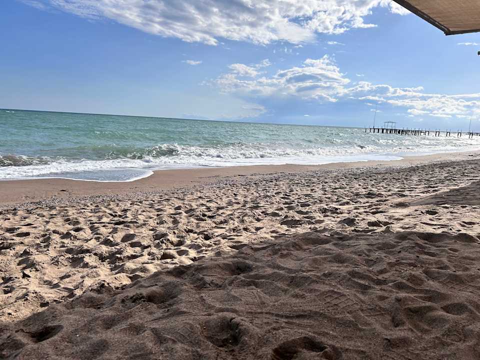 Strand Royal Wings Hotel