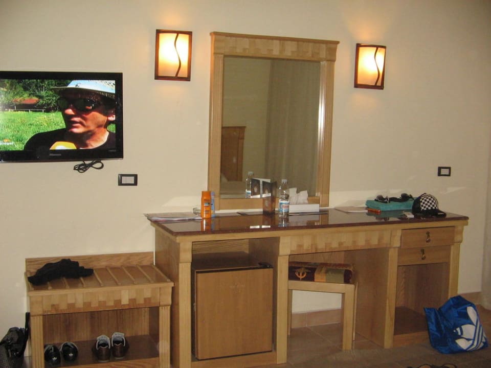 Schreibtische sehr neu eingerichtet gewesen Pickalbatros Alf Leila Wa Leila Resort - Neverland Hurghada