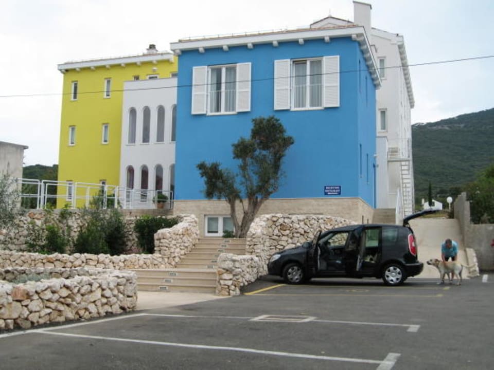 Das "Manora" von der Straße aus gesehen Family Resort Hotel Manora