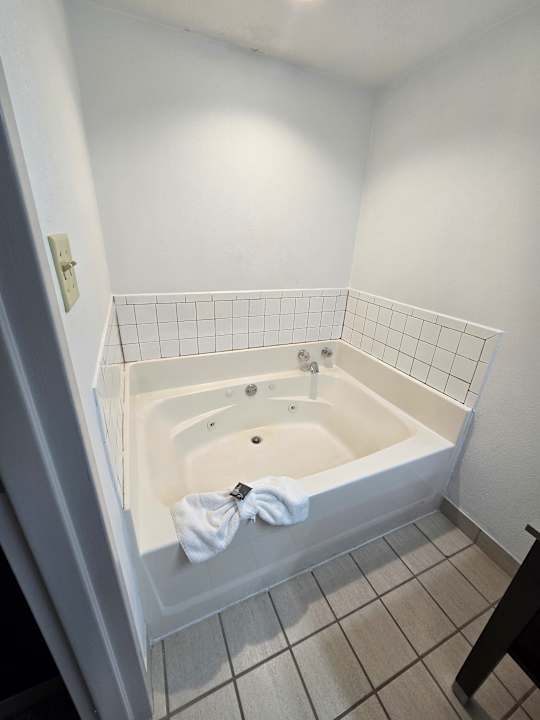 Zimmer Country Inn & Suites by Radisson, Orlando Airport, FL