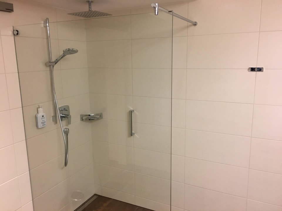 Ebenerdige, große Dusche Hotel Adler - Paulas Alb