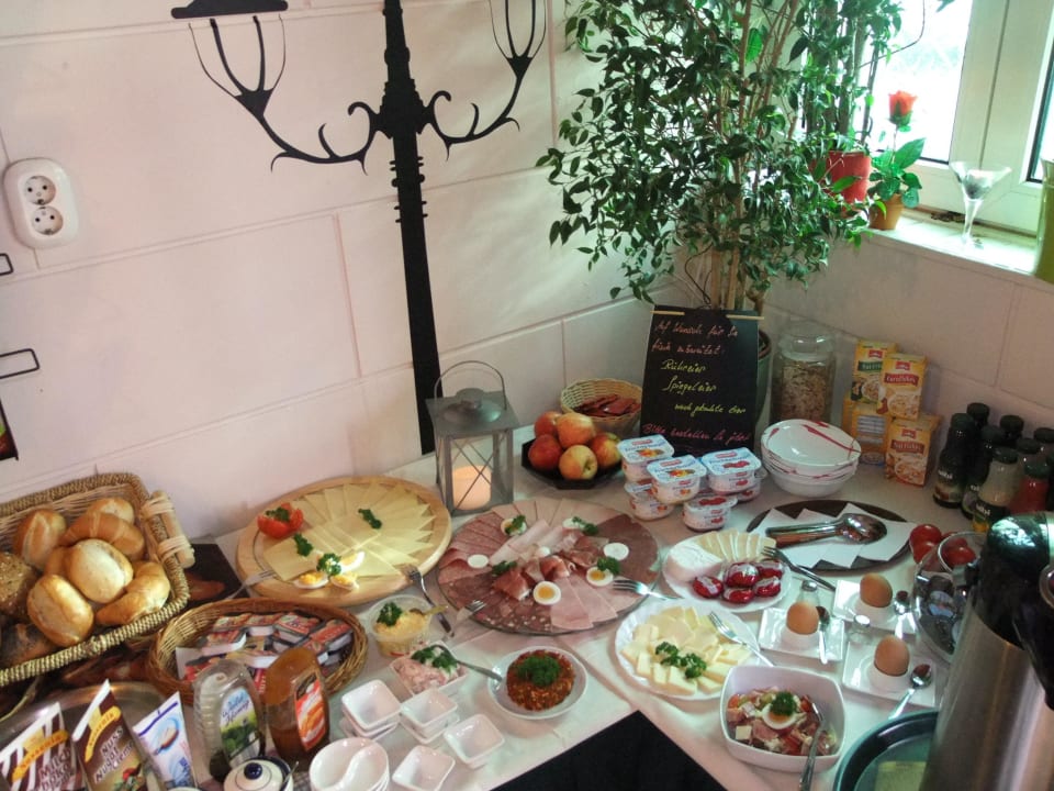 Frühstück ist fertig Pension Cafe Karina