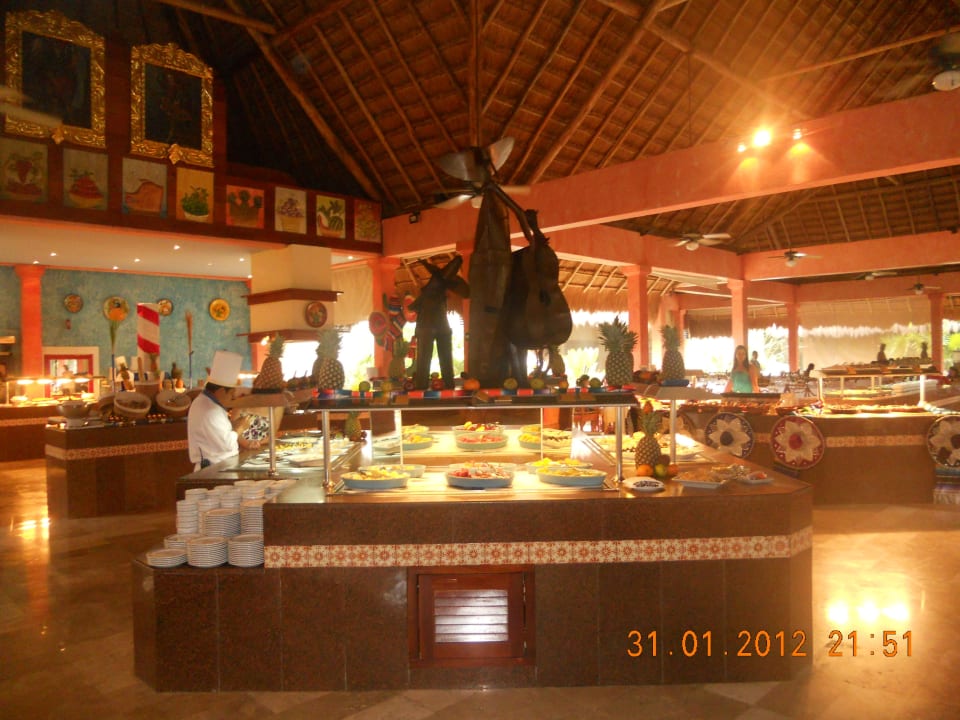 Das Büffet Iberostar Waves Quetzal