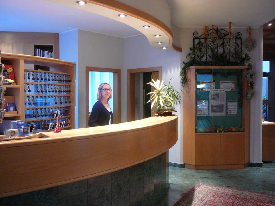 Rezeption Hotel Post Gries