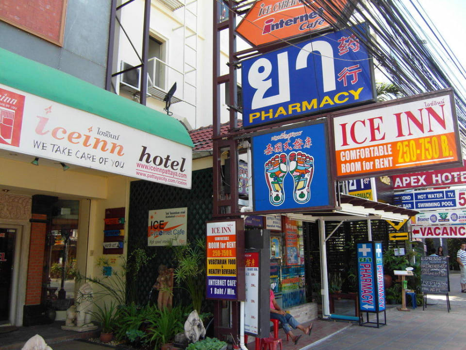 Eingang Hotel Internetcafe Hotel Ice Inn