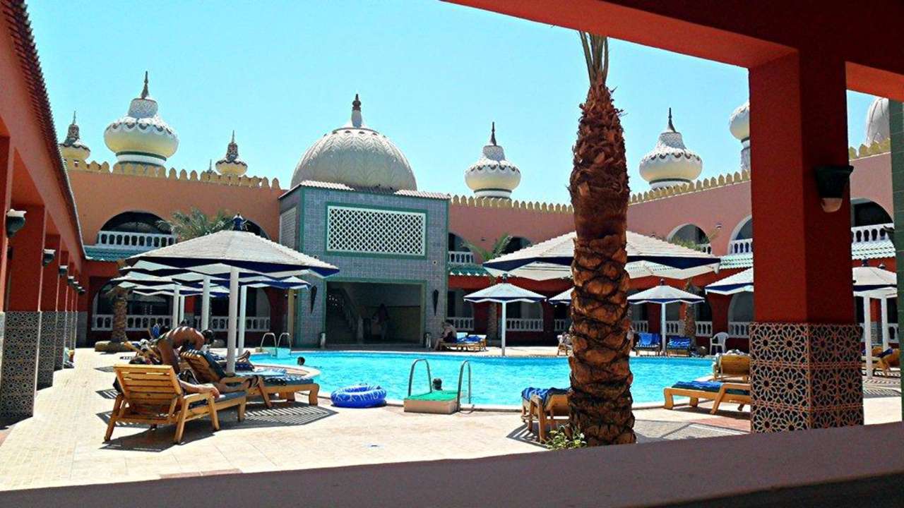 Blick von Terrasse auf Pool Pickalbatros Alf Leila Wa Leila Resort - Neverland Hurghada