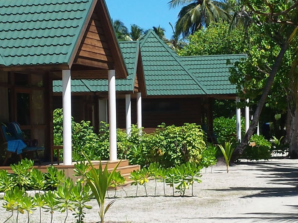 Blick auf die Villen Meeru Maldives Resort Island
