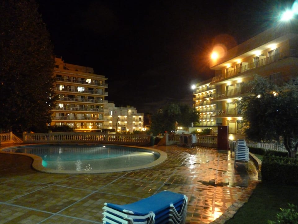 Hotelanlage am Abend MLL Palma Bay Club Resort