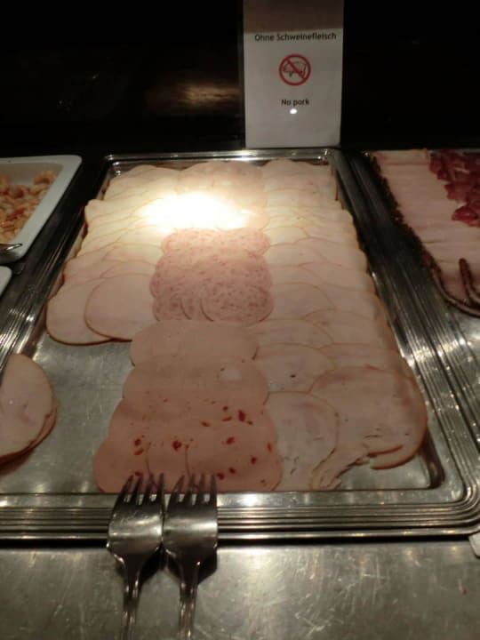 Frühstückbuffet Leonardo Royal Hotel Düsseldorf Königsallee
